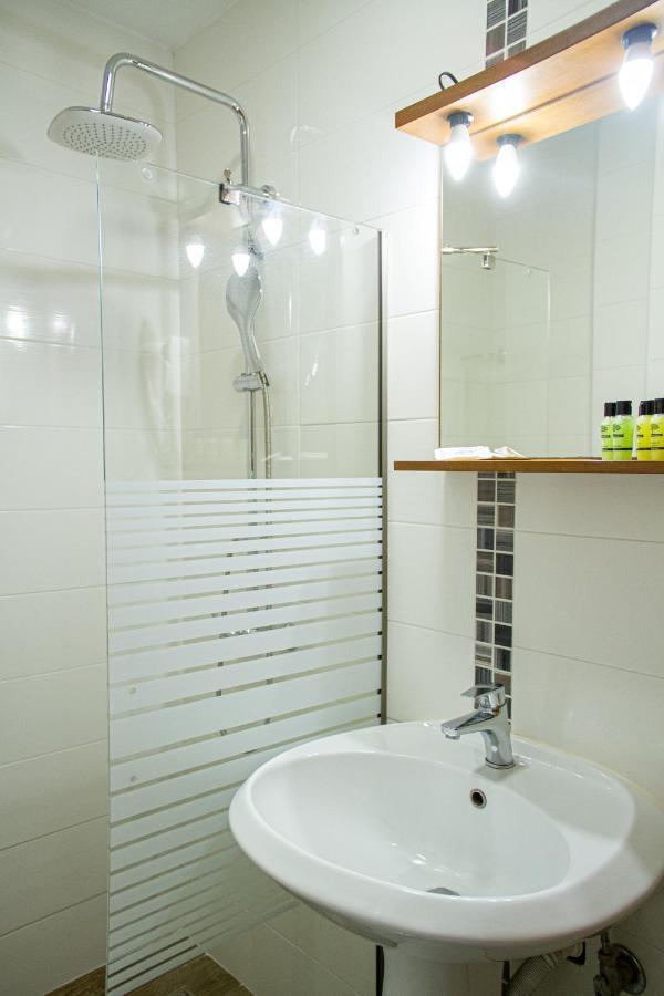 Hotel Rodon Paralia Katerinis Bagian luar foto
